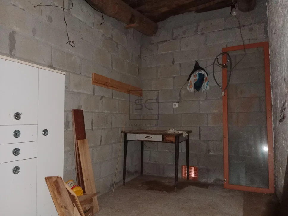 Casa con bodegas y finca