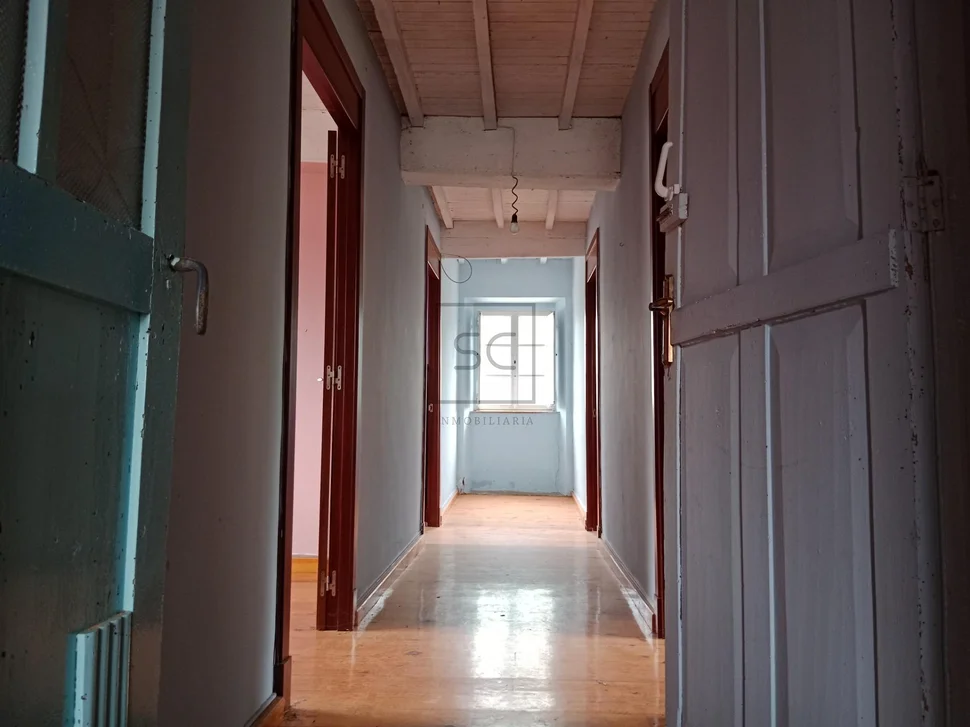 Casa con bodegas y finca