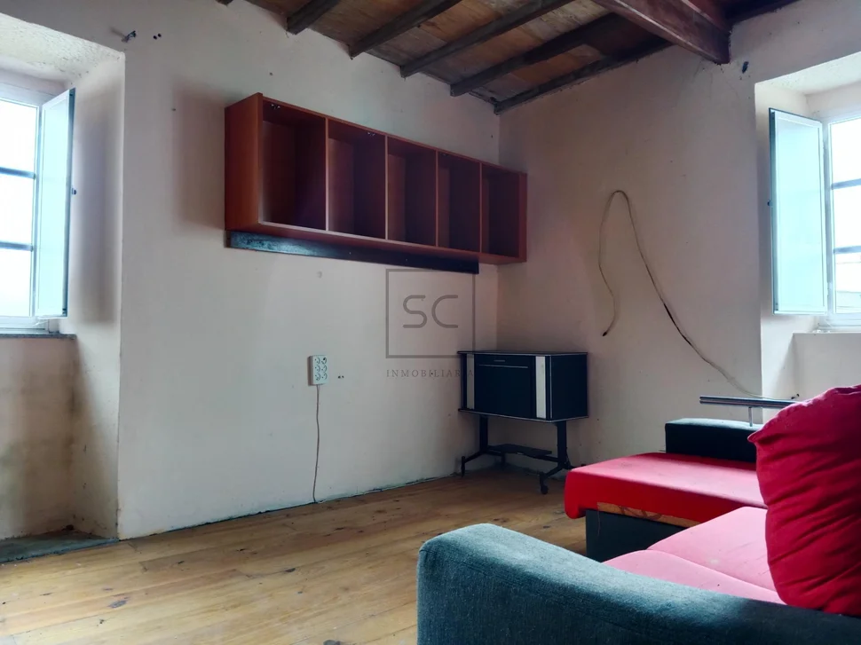 Casa con bodegas y finca