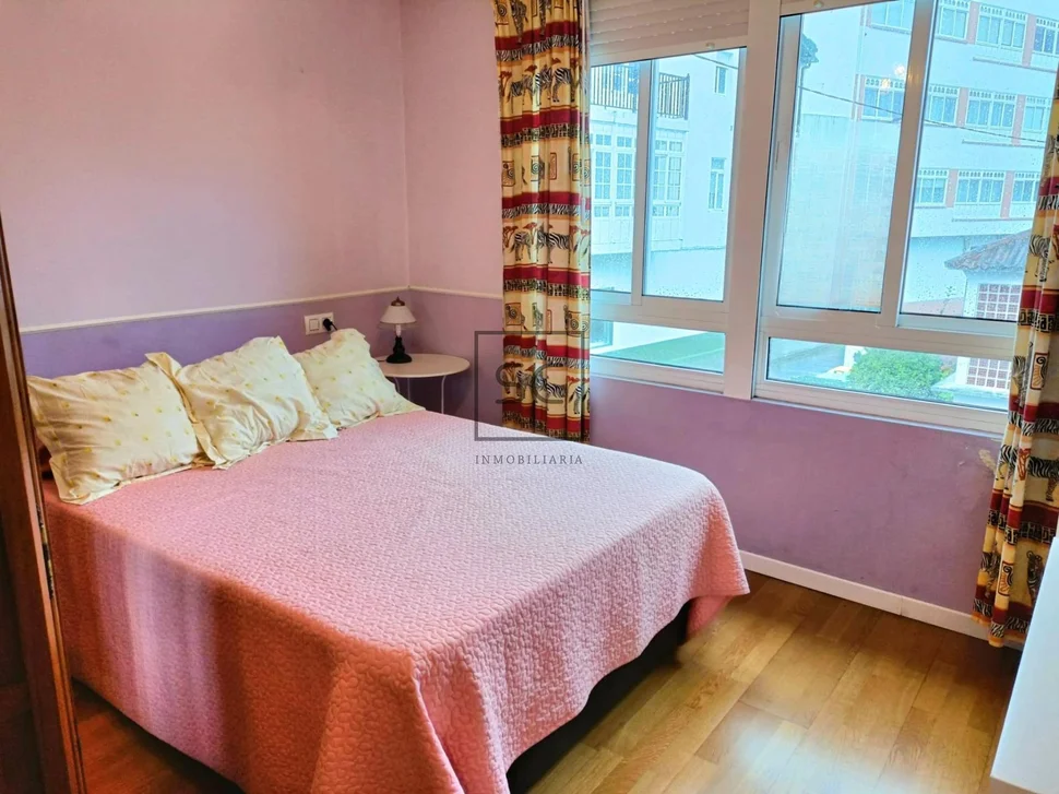 Adosado en cedeira con patio y bodegas