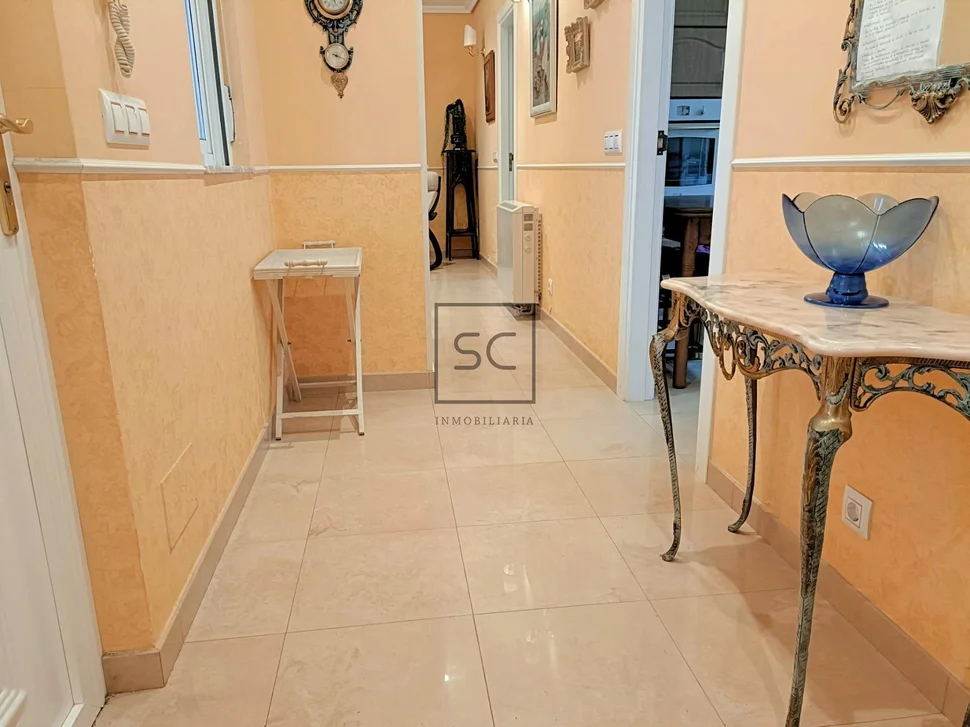 Adosado en cedeira con patio y bodegas