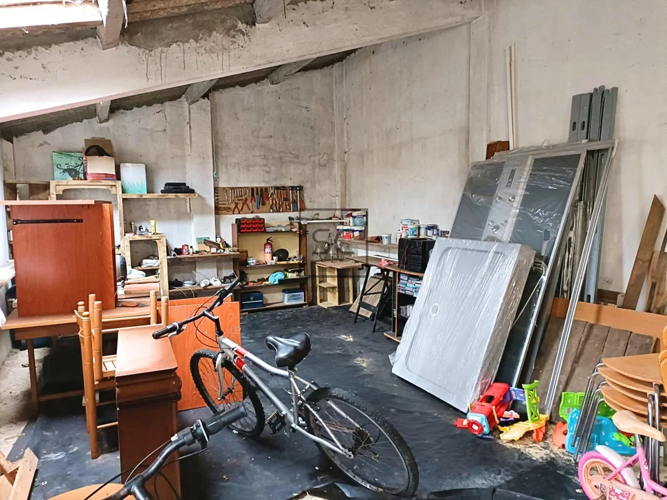 Adosado en cedeira con patio y bodegas