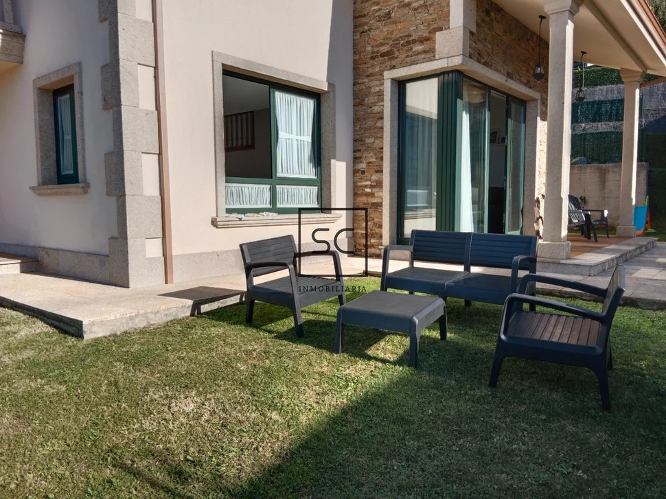 Chalet con piscina pantín-valdoviño