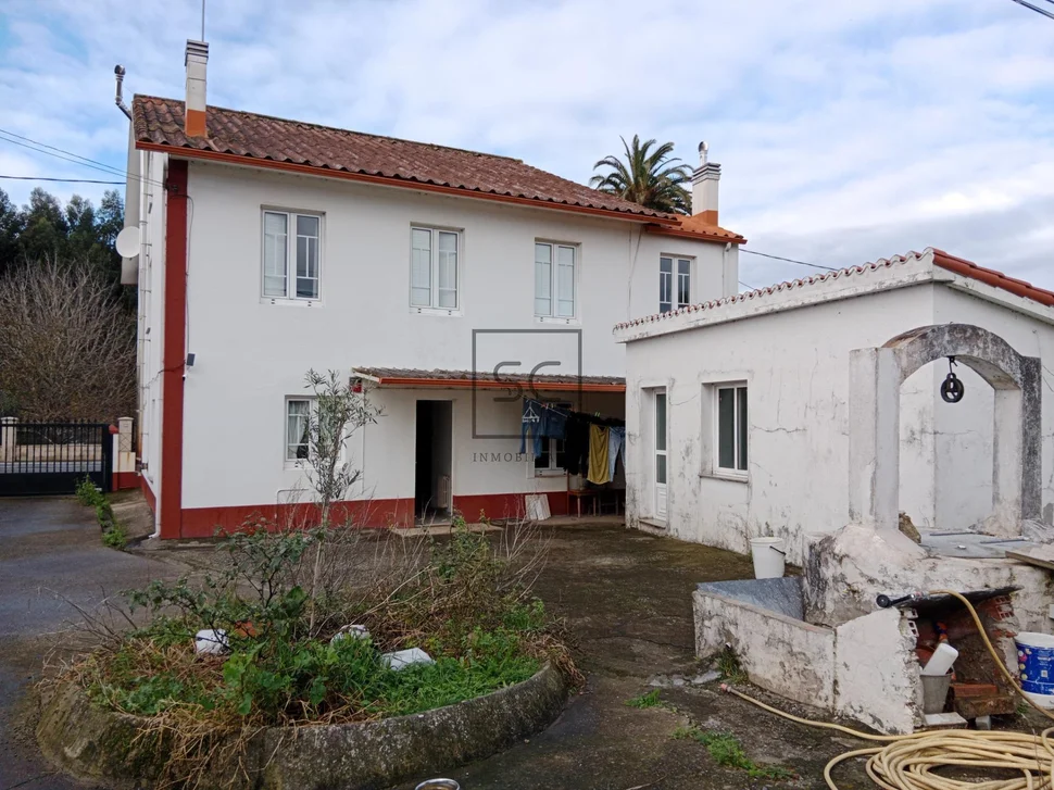 Casa con bodegas y nave en sequeiro-valdoviño