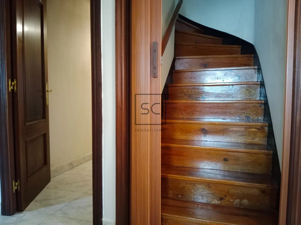 Casa con bodegas y nave en sequeiro-valdoviño