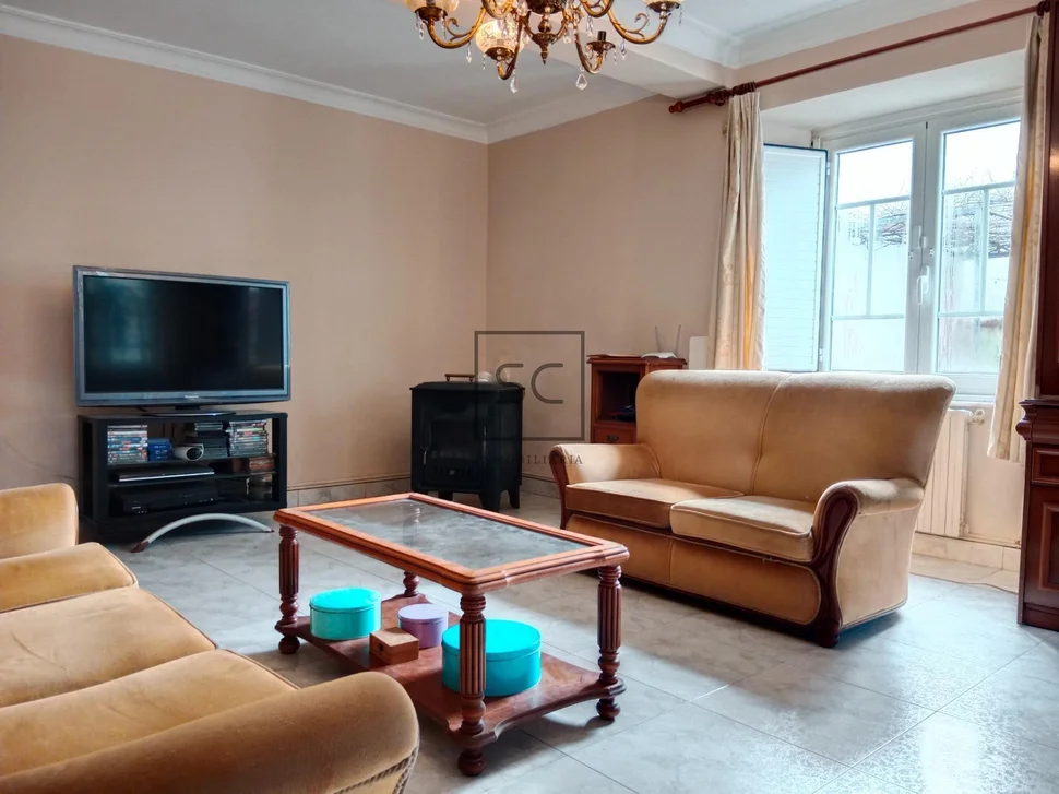 Casa con bodegas y nave en sequeiro-valdoviño