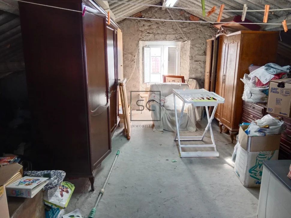 Casa con bodegas y nave en sequeiro-valdoviño