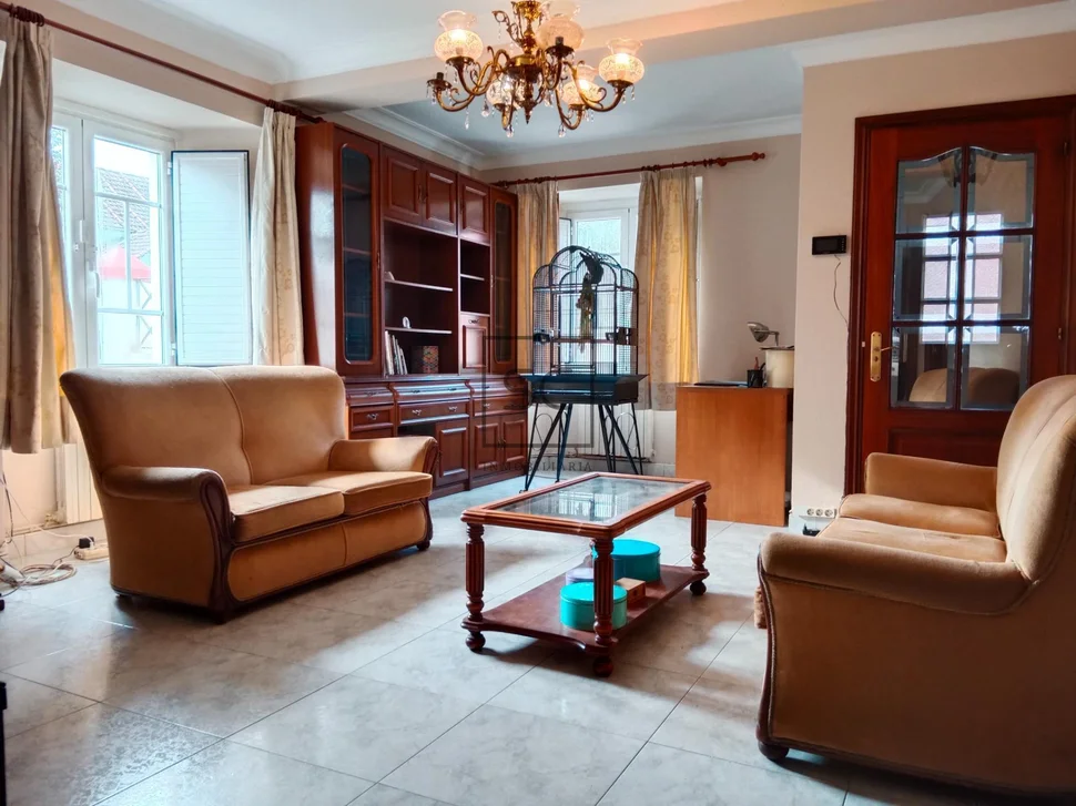 Casa con bodegas y nave en sequeiro-valdoviño