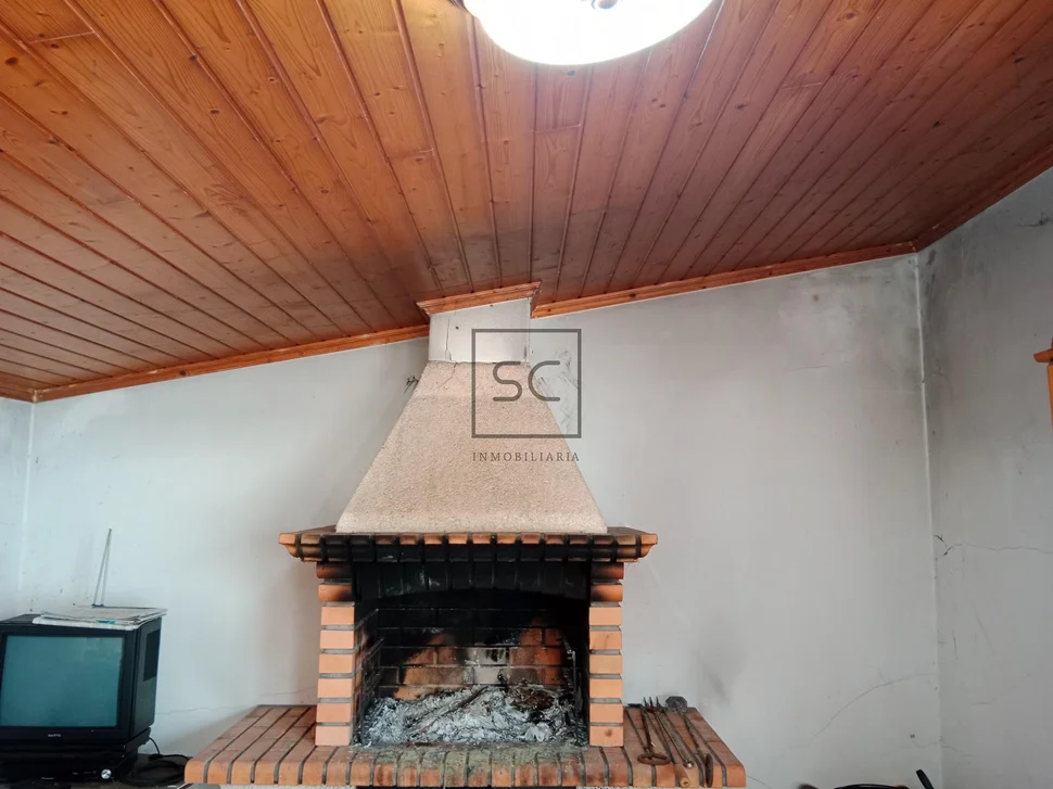 Casa con bodegas y nave en sequeiro-valdoviño