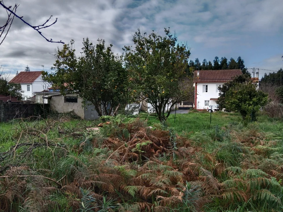 Casa con bodegas y nave en sequeiro-valdoviño