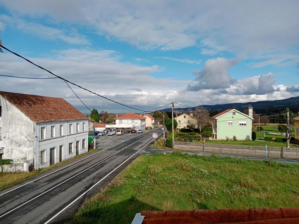Casa con bodegas y nave en sequeiro-valdoviño