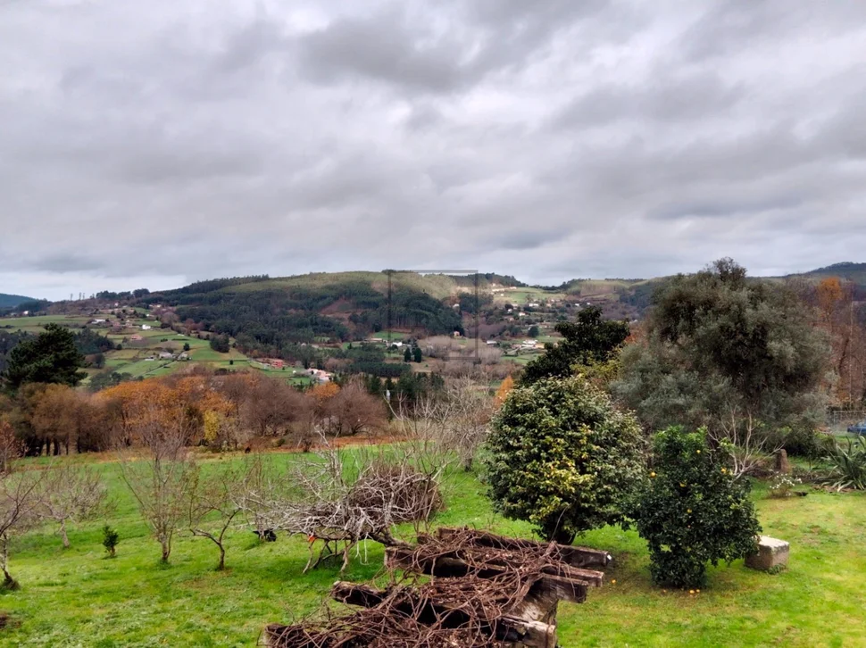 Vivienda con terraza y finca en vilarmaior