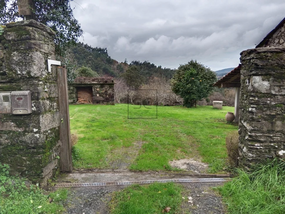 Vivienda con terraza y finca en vilarmaior