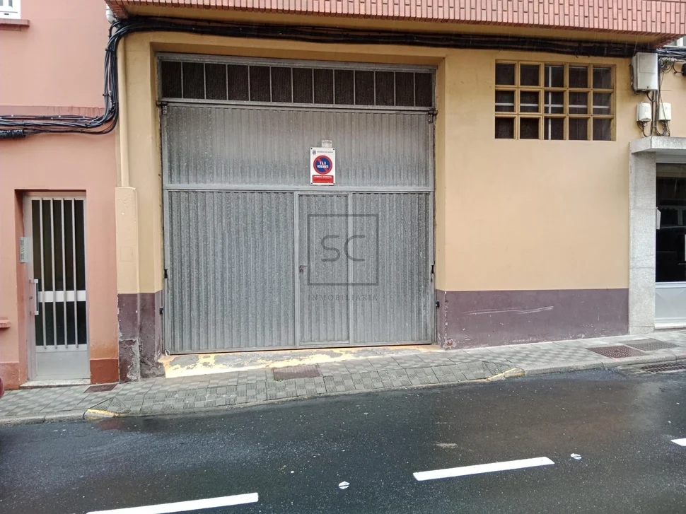 Local con vado en narón