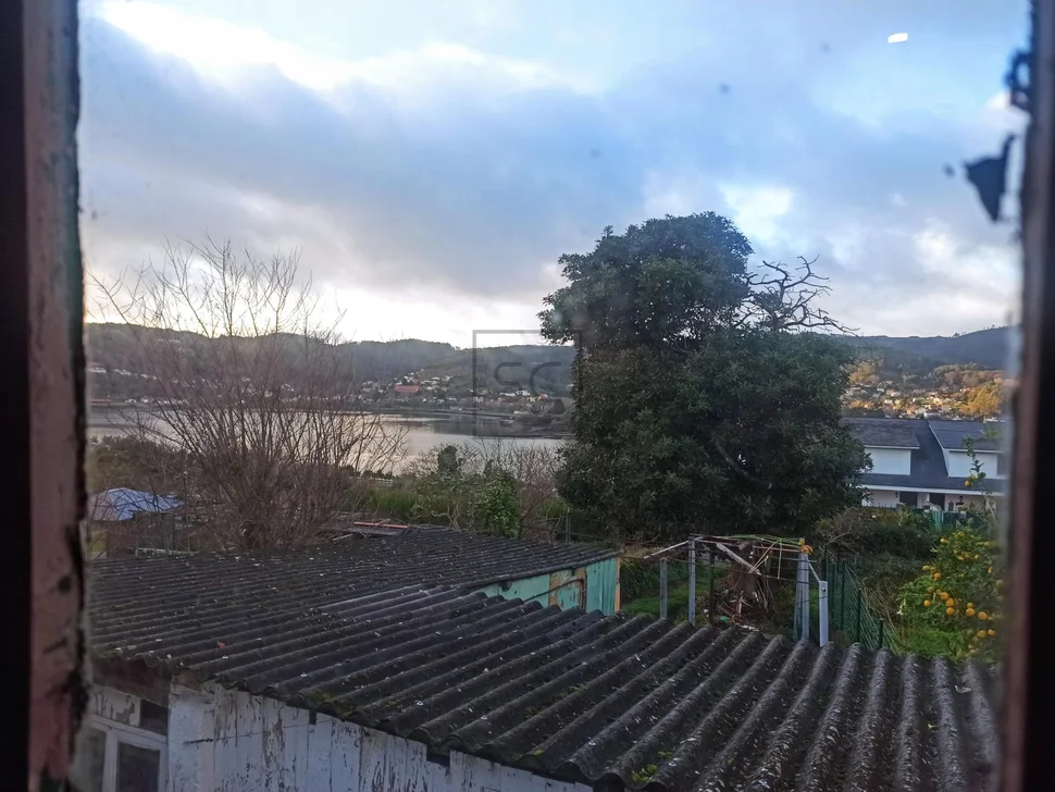 Casa con finca edificable en canido-ferrol