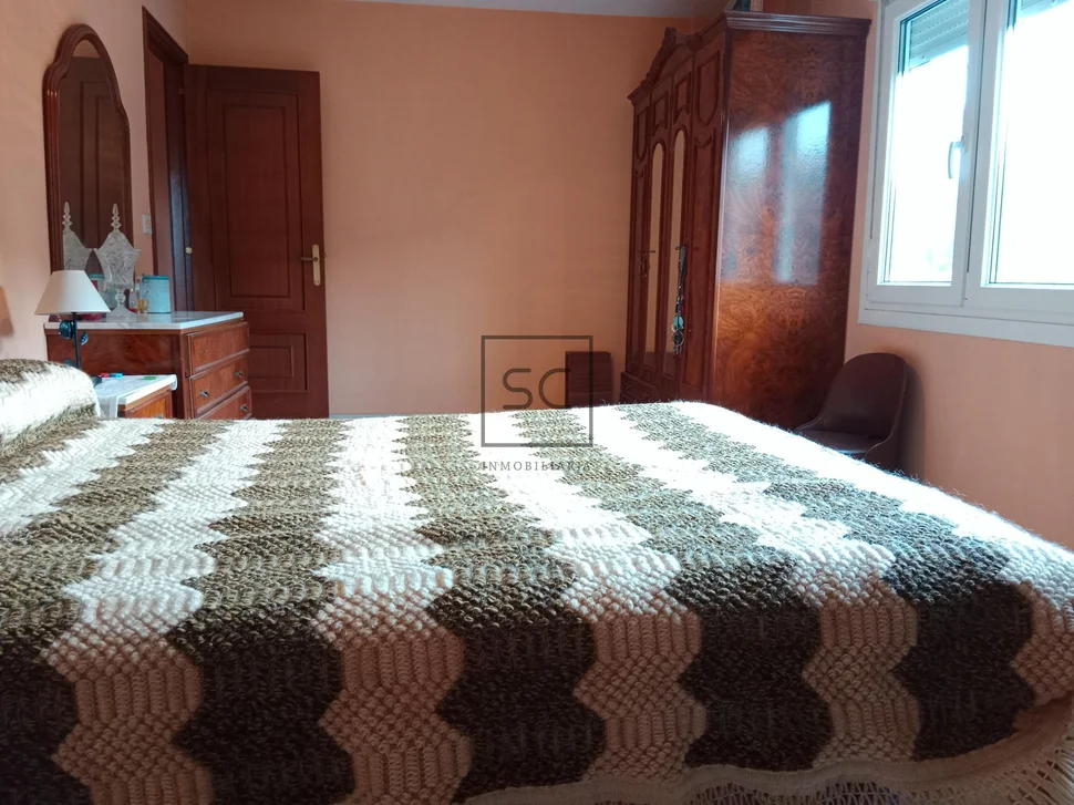 Casa con finca y hórreo en soesto-laxe