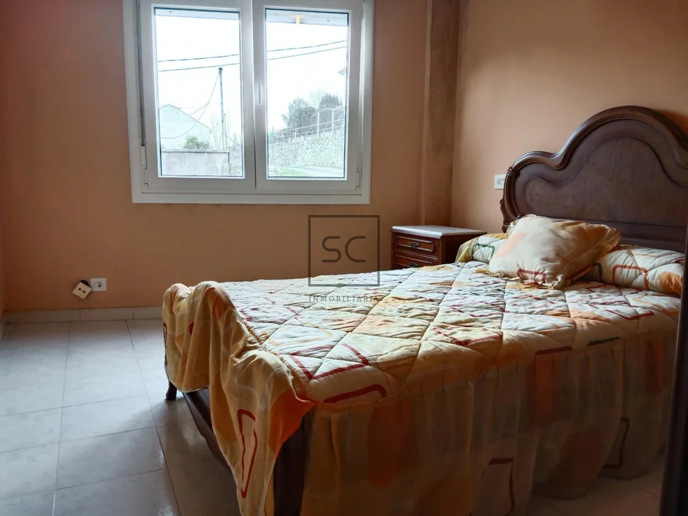 Casa con finca y hórreo en soesto-laxe