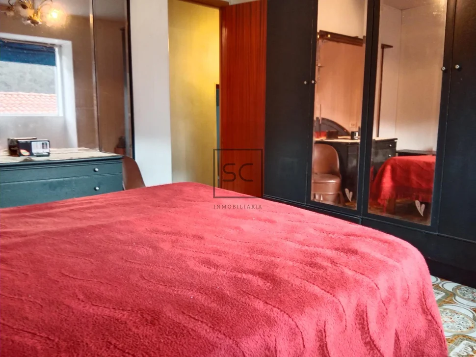 Casa con finca y hórreo en soesto-laxe