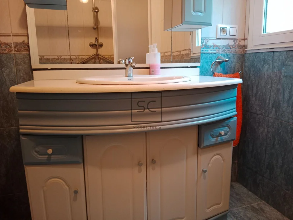 Casa con finca y hórreo en soesto-laxe