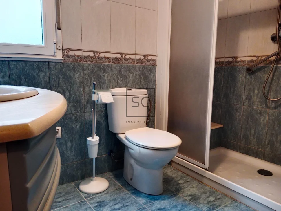 Casa con finca y hórreo en soesto-laxe