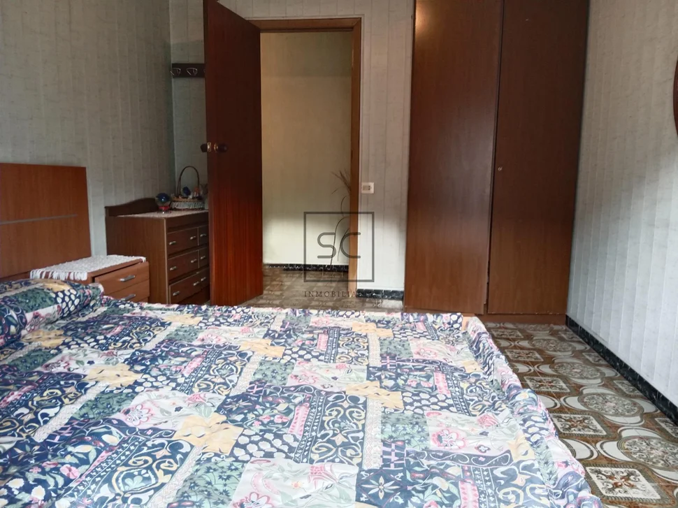 Casa con finca y hórreo en soesto-laxe