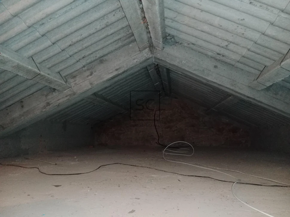 Casa con finca y hórreo en soesto-laxe