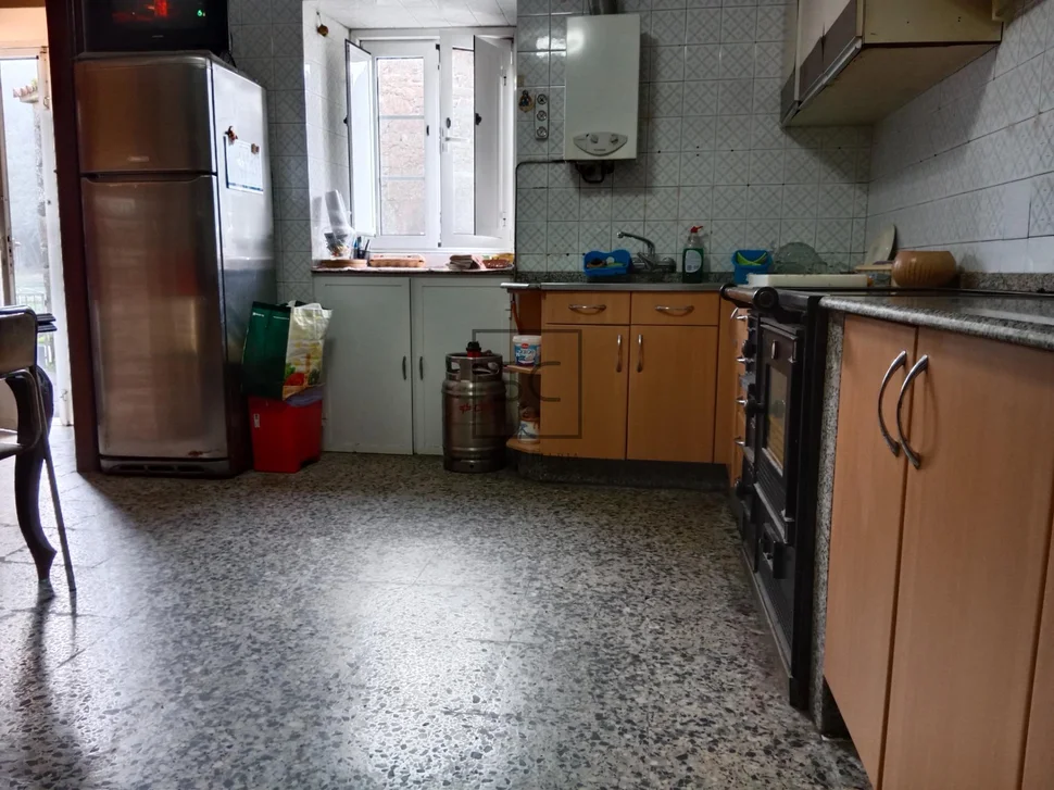 Casa con finca y hórreo en soesto-laxe