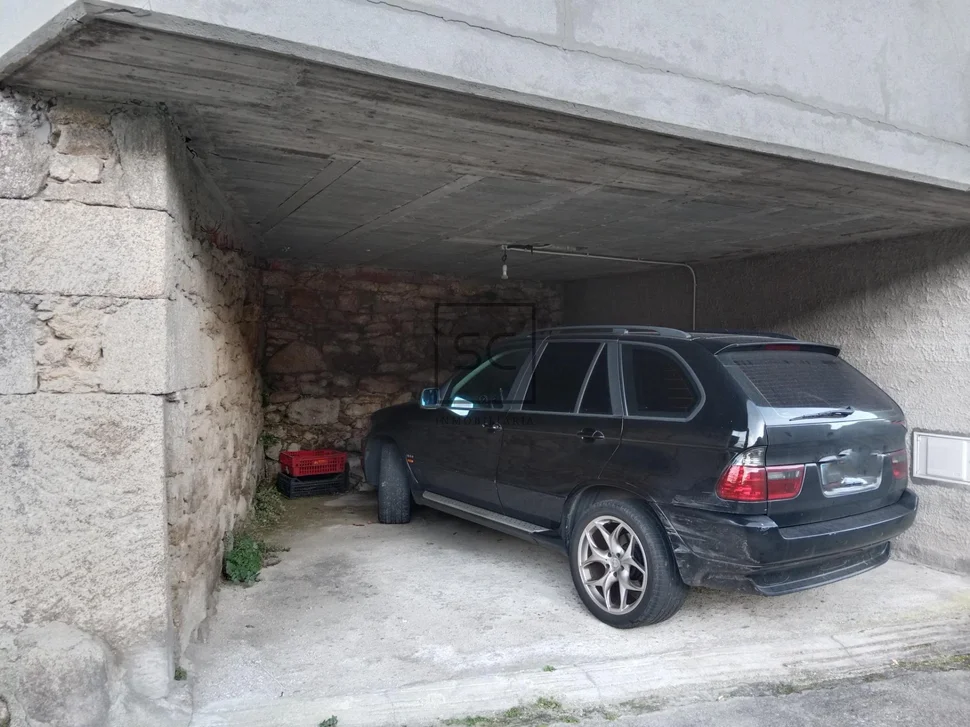 Casa con finca y hórreo en soesto-laxe