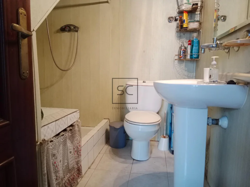 Casa con finca y hórreo en soesto-laxe