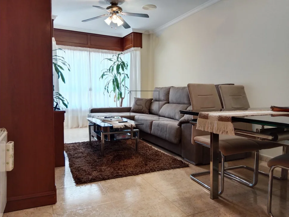 Piso con ascensor, garaje y trastero en ares