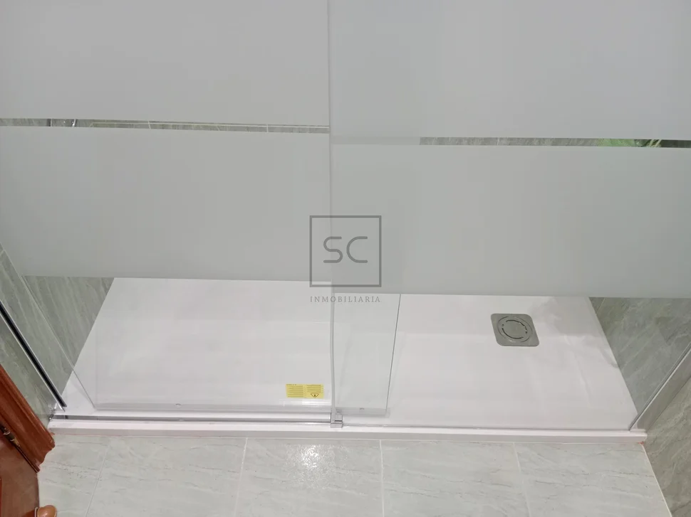 Piso con ascensor, garaje y trastero en ares