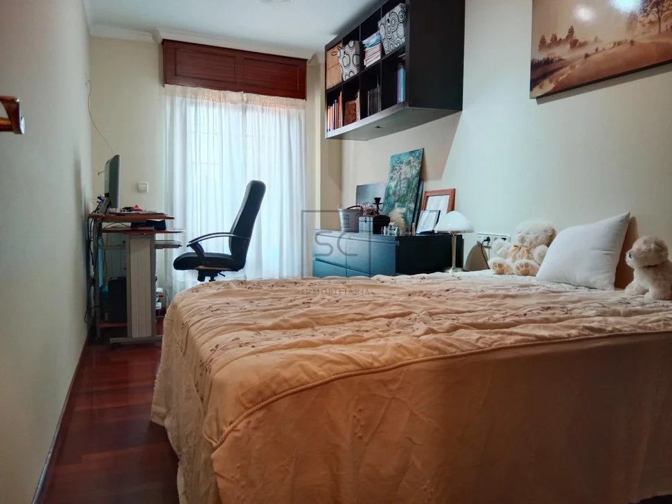 Piso con ascensor, garaje y trastero en ares