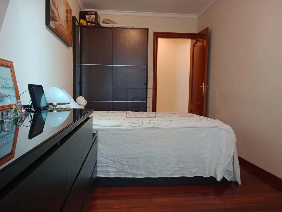 Piso con ascensor, garaje y trastero en ares