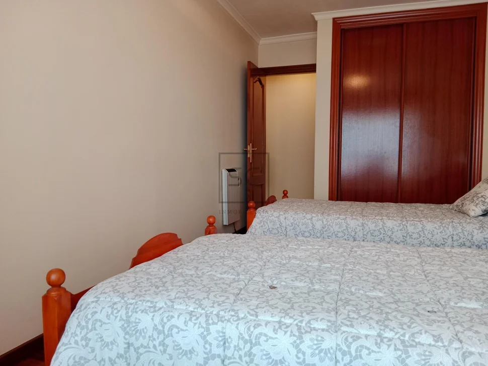 Piso con ascensor, garaje y trastero en ares