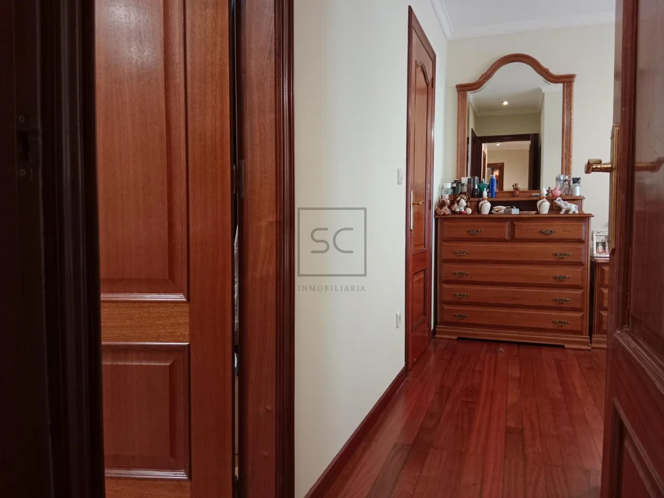 Piso con ascensor, garaje y trastero en ares