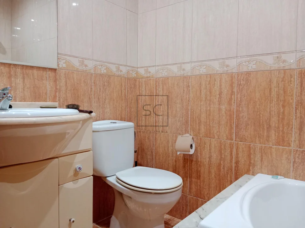 Piso con ascensor, garaje y trastero en ares