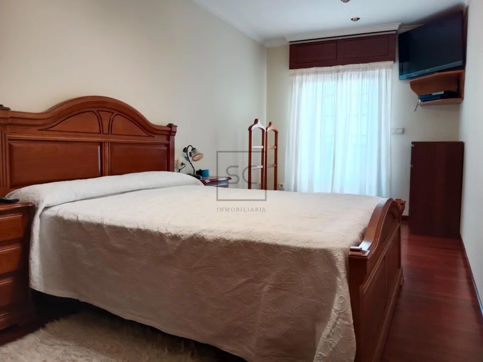 Piso con ascensor, garaje y trastero en ares