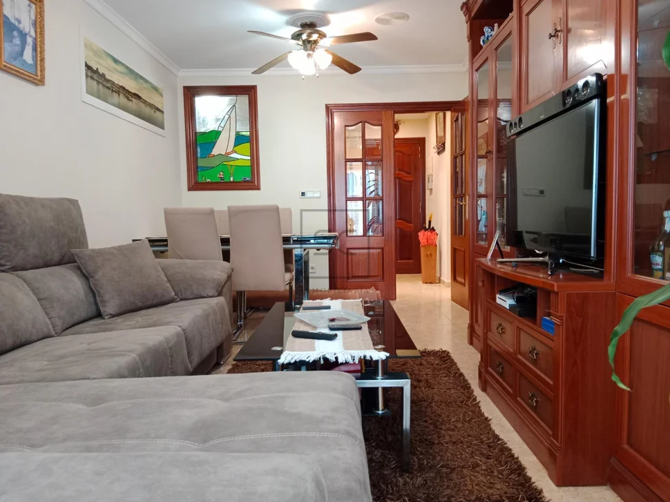 Piso con ascensor, garaje y trastero en ares