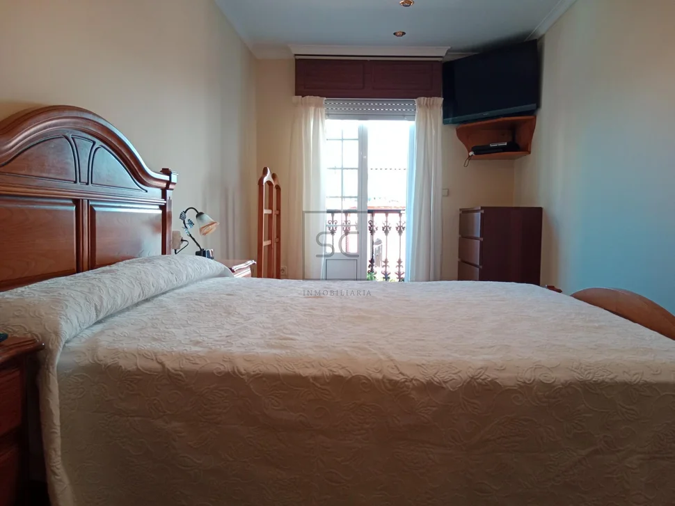 Piso con ascensor, garaje y trastero en ares