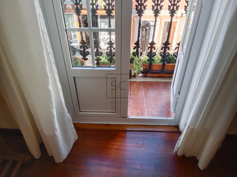 Piso con ascensor, garaje y trastero en ares