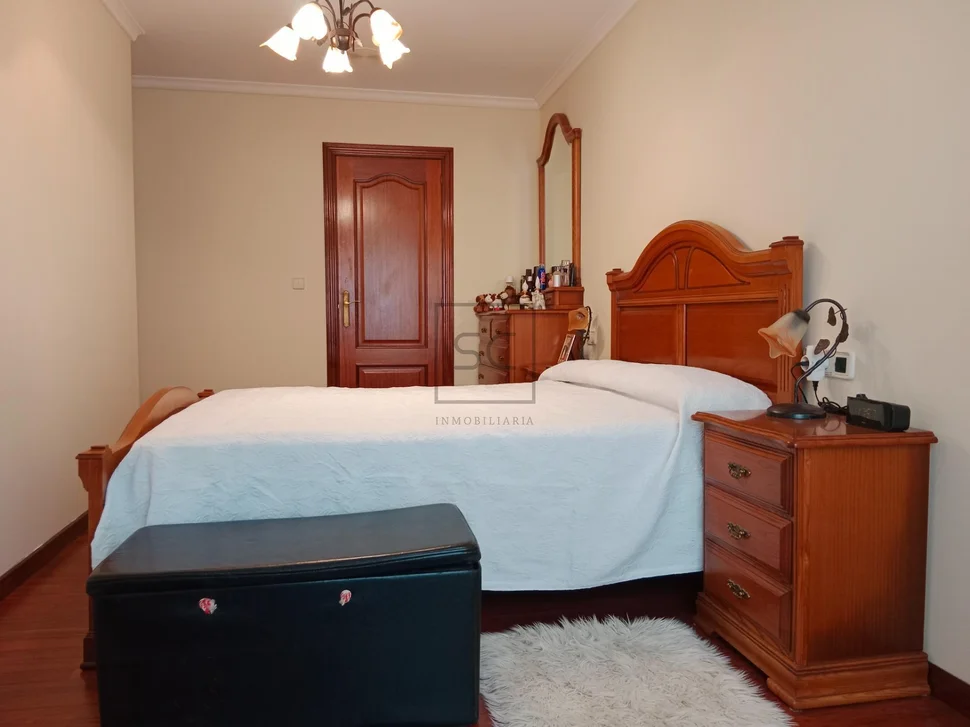 Piso con ascensor, garaje y trastero en ares