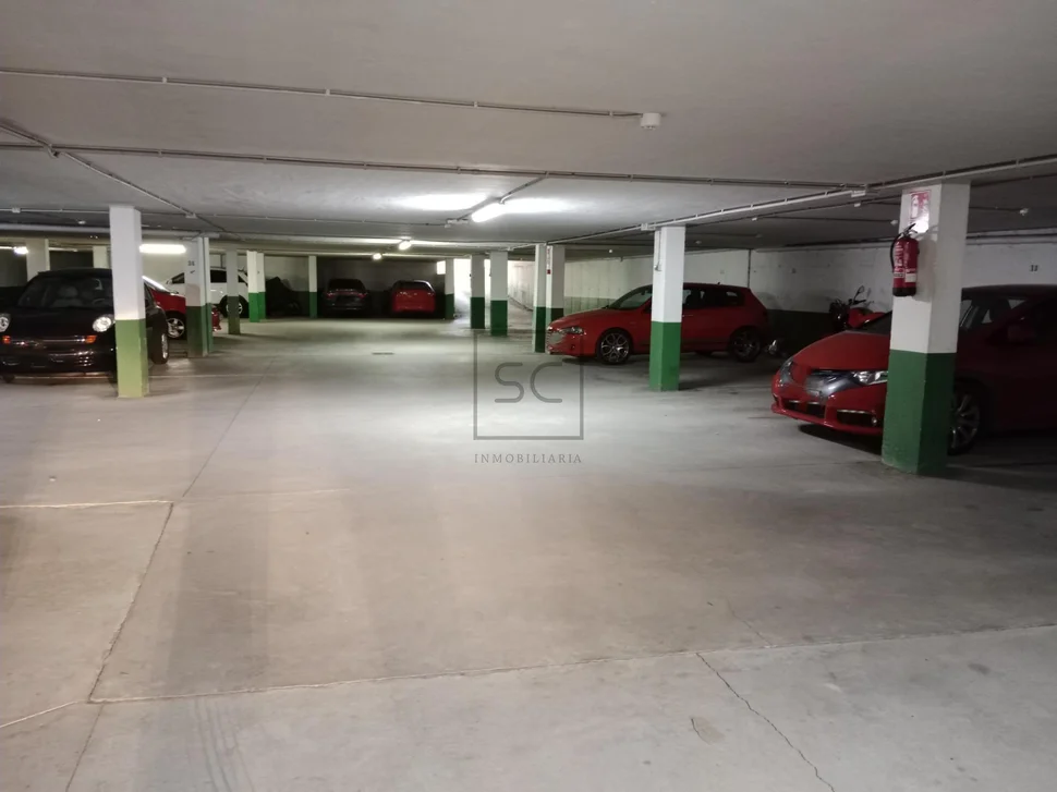 Piso con ascensor, garaje y trastero en ares