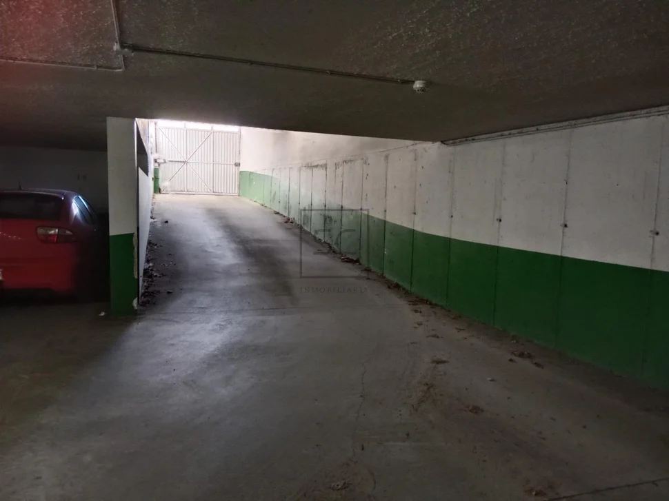 Piso con ascensor, garaje y trastero en ares