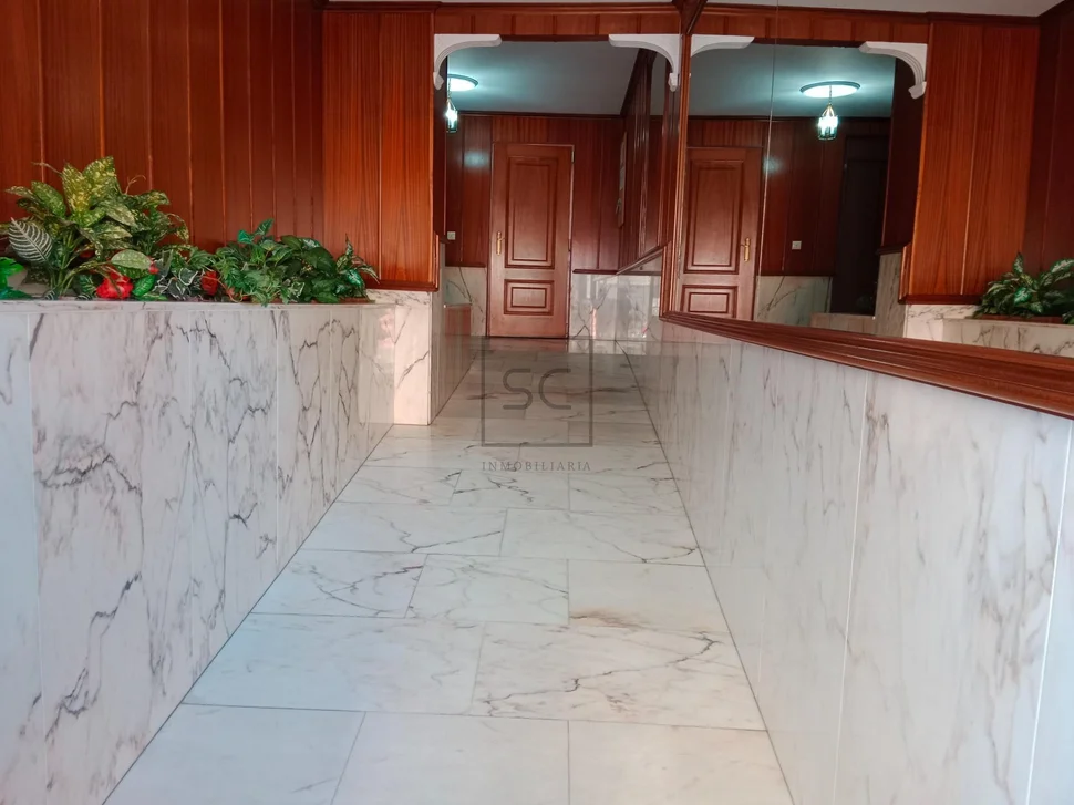 Piso con ascensor, garaje y trastero en ares