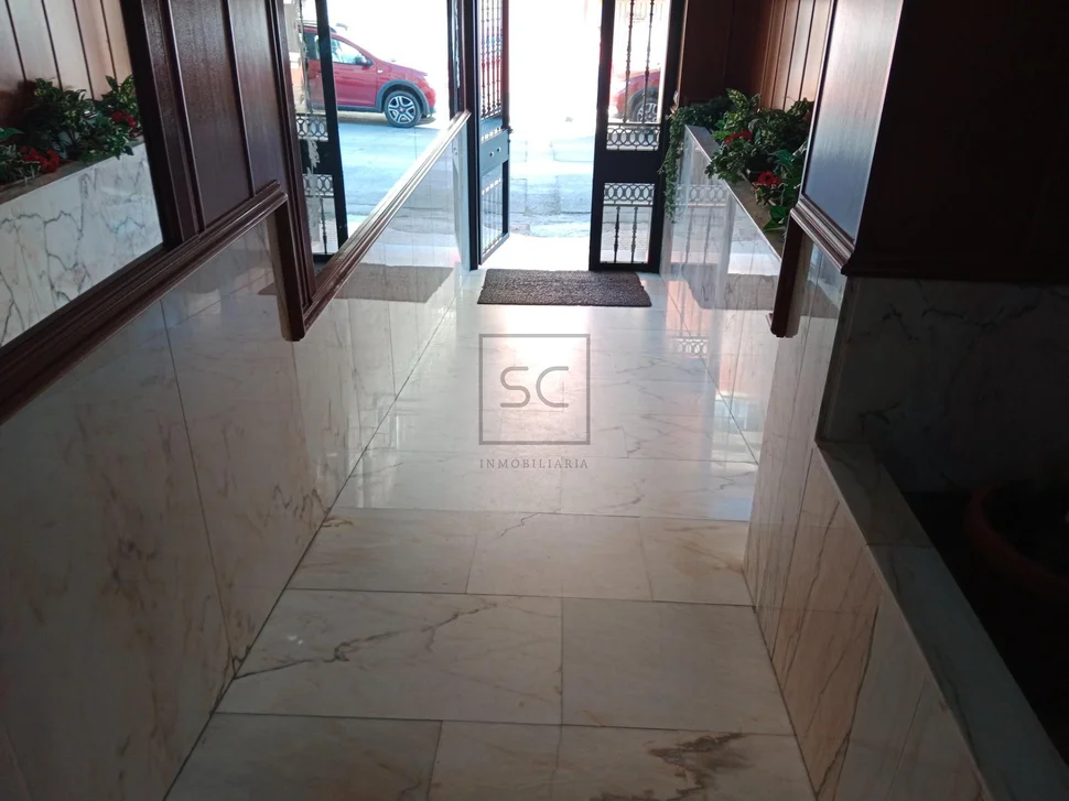 Piso con ascensor, garaje y trastero en ares