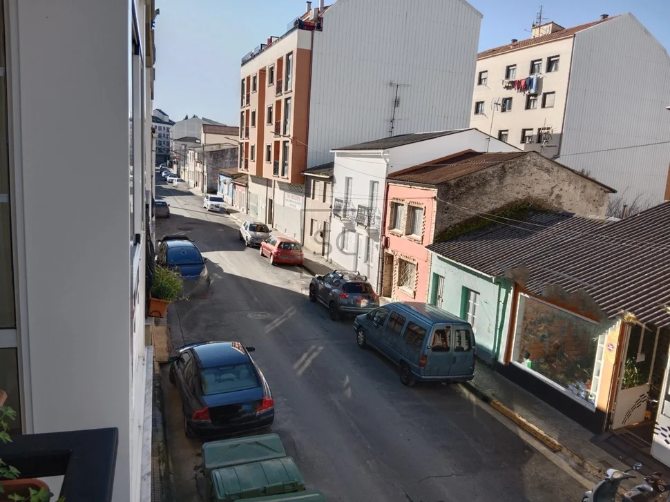 Piso con ascensor, garaje y trastero en ares