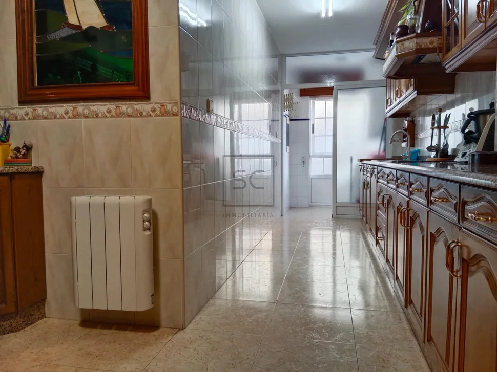 Piso con ascensor, garaje y trastero en ares