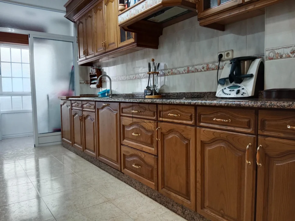 Piso con ascensor, garaje y trastero en ares