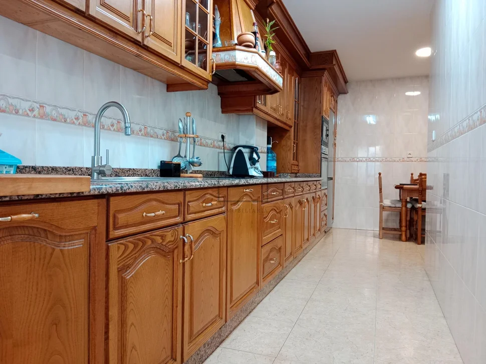 Piso con ascensor, garaje y trastero en ares