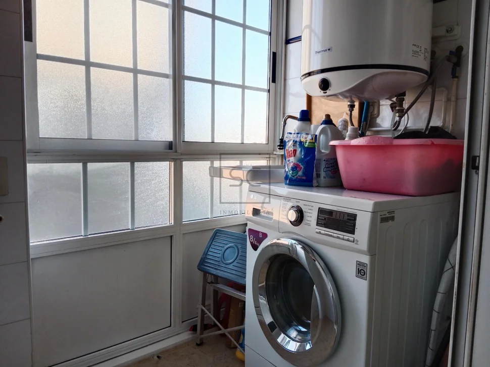 Piso con ascensor, garaje y trastero en ares